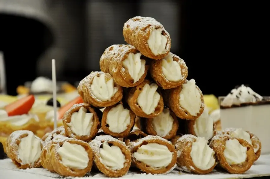 Cannoli siciliani: la ricetta originale e i trucchi per una cialda croccante